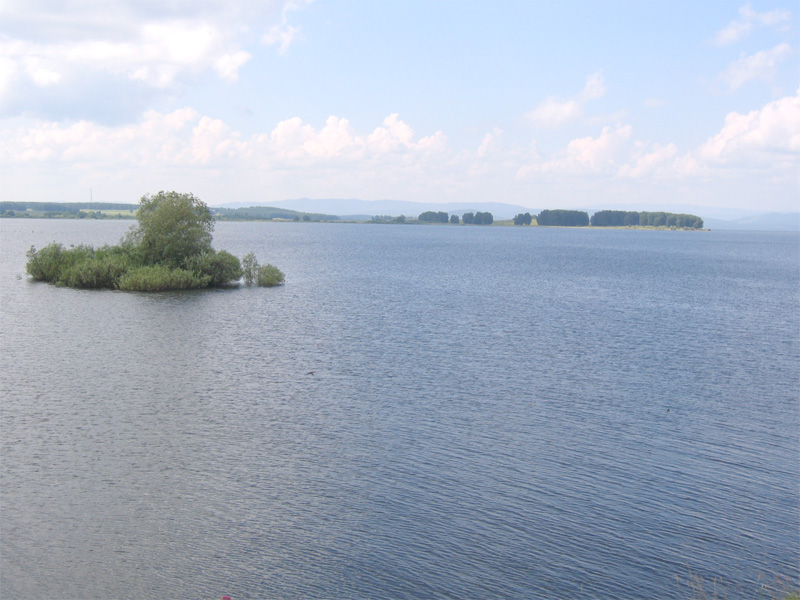 Озеро Аргази, островок (фото Куделенского Олега, Челябинск)