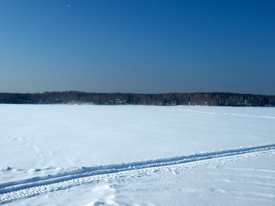 Озеро Увильды. Вид на б/о Бригантина (фото Олега Куделенского, Челябинск)